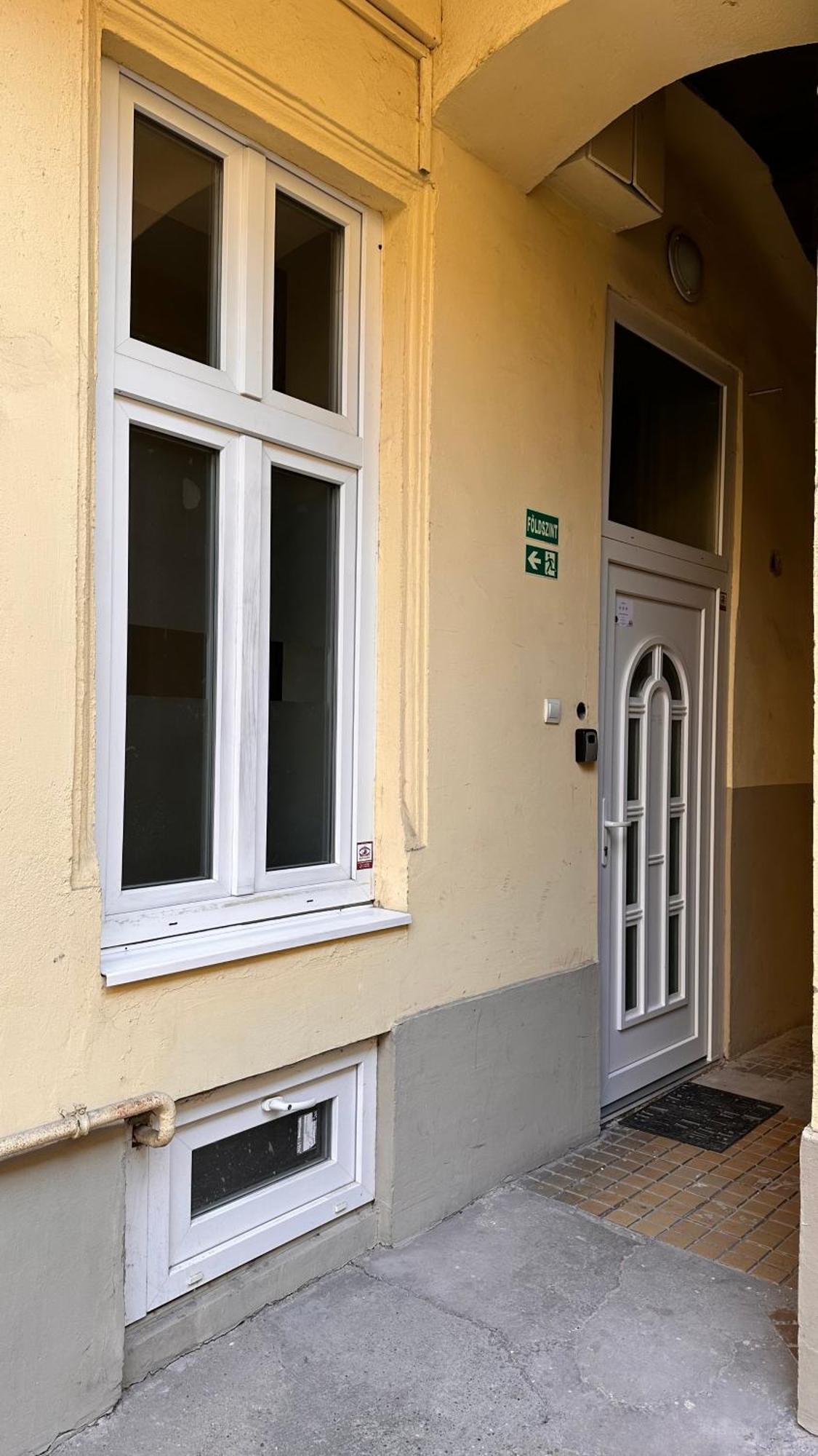 Home, Far Away From Home 2 Budapest Exterior photo